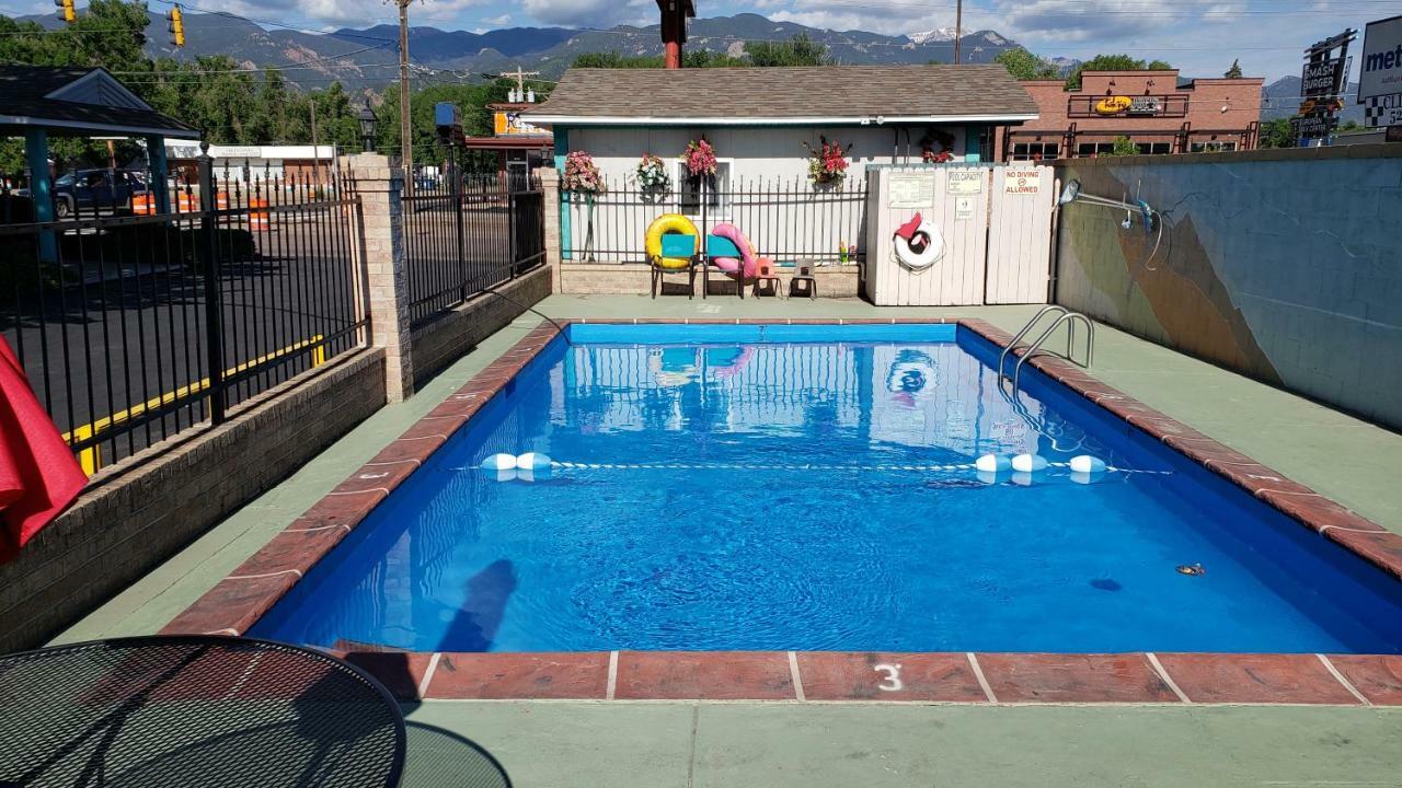 Circle S Motel Colorado Springs Bagian luar foto